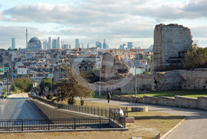 Turkije - Istanboel -Skyline met stadsmuren Turkije - Istanboel - Skyline met stadsmuren